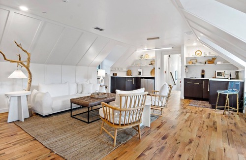 Black Mountain Hotel | Peri Social House