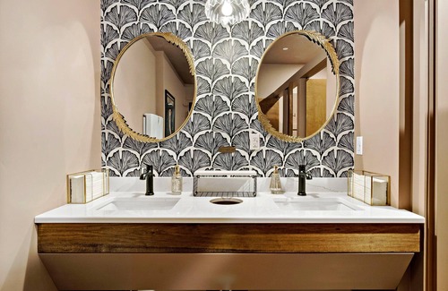 Black Mountain Hotel | Peri Social House