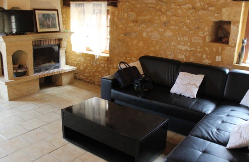 Naussannes Cottage | Périgord house with fireplace, pets allowed, near Dordogne