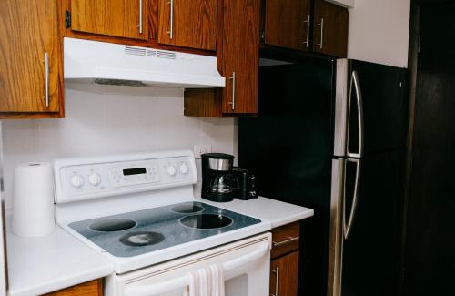 O'Hare House | Personal Gym Luxury Balcony Condo