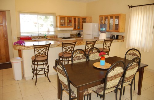 El Pescadero House | Pescadero Palace 4BR Guest House w/Pool, Jacuzzi, and Beach Front!
