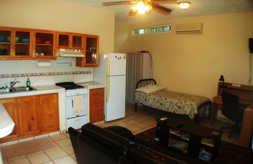 El Pescadero House | Pescadero Palace 4BR Guest House w/Pool, Jacuzzi, and Beach Front!