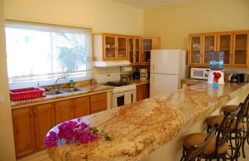 El Pescadero Villa | Pescadero Palace 5BR Guest House with Pool, Jacuzzi, Infront of Surf!