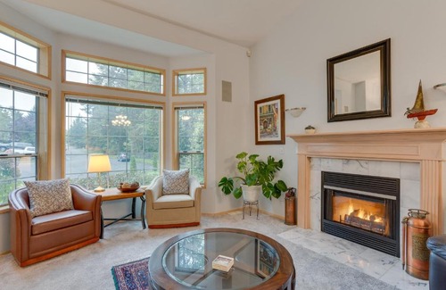 Bonney Lake House | Pet and Family Friendly Bonney Lake Home Game Room