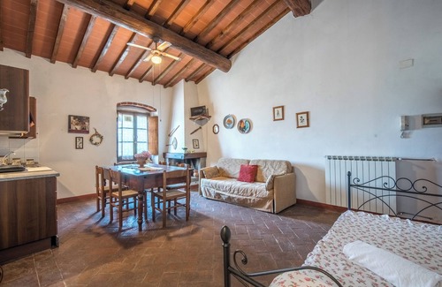 Castiglion Fibocchi Other | Pet-Friendly Apartment Bilocale Prunalbo with Shared Pool & Wi-Fi