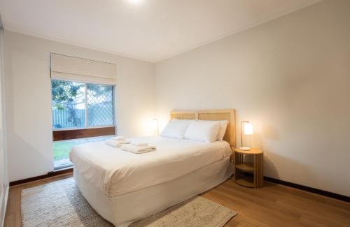 Shenton Park House | Pet Friendly 2BR Family home in Shenton Park