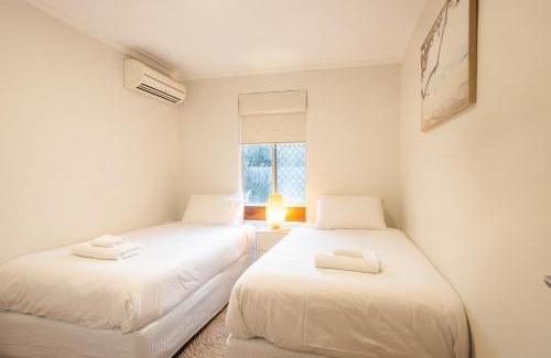 Shenton Park House | Pet Friendly 2BR Family home in Shenton Park