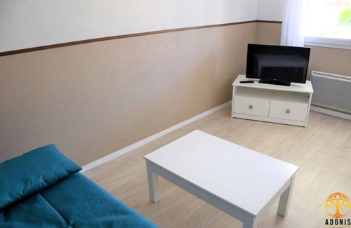 Grandcamp-Maisy Hotel | Pet-friendly Accommodation! Parking, Pool! Short Drive to Omaha Beach!