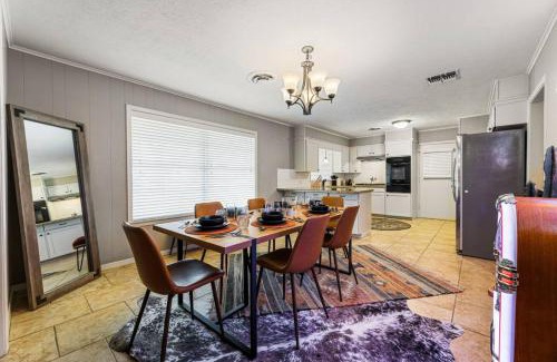 Woodson Village - Pershing House | Pet-Friendly Aggie Village - Fire Pit Games and walk to Texas AnM