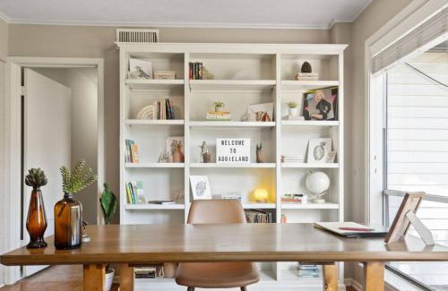 Woodson Village - Pershing House | Pet-Friendly Aggie Village - Fire Pit Games and walk to Texas AnM