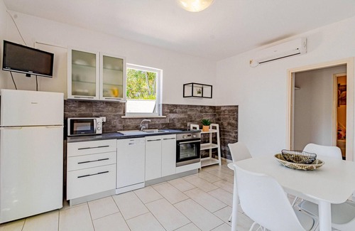 Cove Tri Zala (Zrnovo) Apartment | Pet friendly apartment in Zrnovo