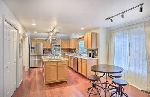 Auburn House | Pet-Friendly Auburn Home