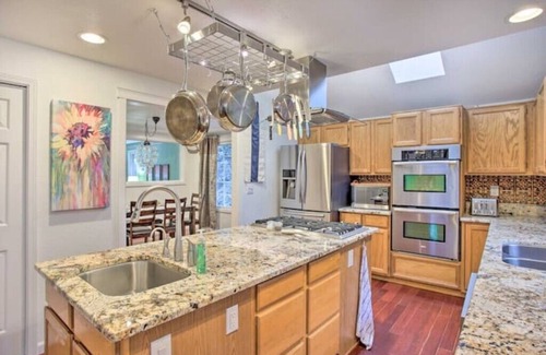 Auburn House | Pet-Friendly Auburn Home