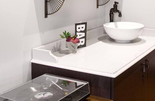 Riverside Hotel | Pet-Friendly Boutique Property in East End! On-Site Coffeehouse, Rooftop Bar