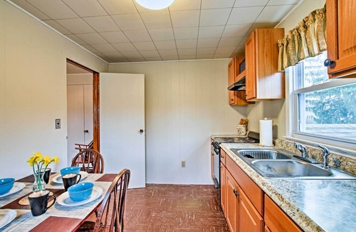 Stony Creek Apartment | Pet-Friendly Branford Apt - 10 Min Walk to Beach!