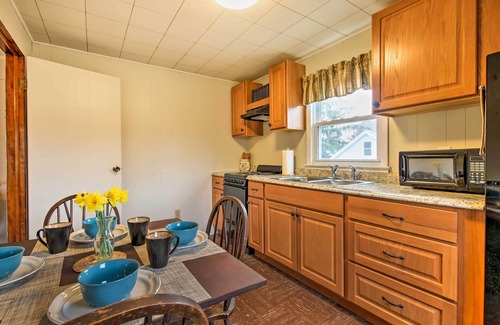 Stony Creek Apartment | Pet-Friendly Branford Apt - 10 Min Walk to Beach!