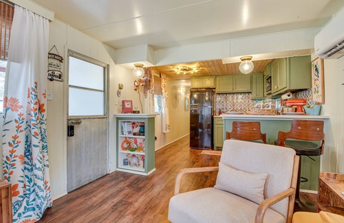 Brownwood House | Pet-Friendly Brownwood Home: Walk to Lake!