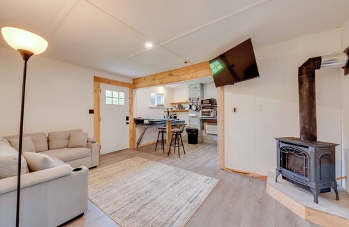 Hillsgrove Cabin | Pet-Friendly Cabin w/Grill in Hillsgrove