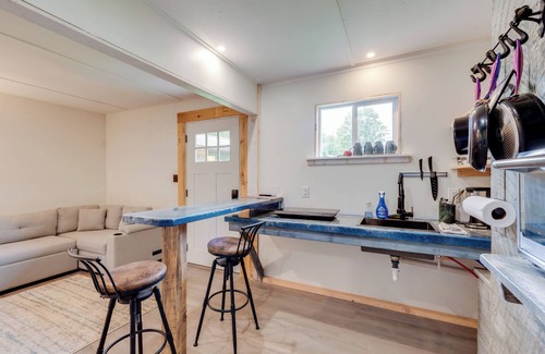 Hillsgrove Cabin | Pet-Friendly Cabin w/Grill in Hillsgrove