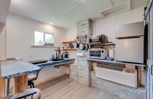 Hillsgrove Cabin | Pet-Friendly Cabin w/Grill in Hillsgrove