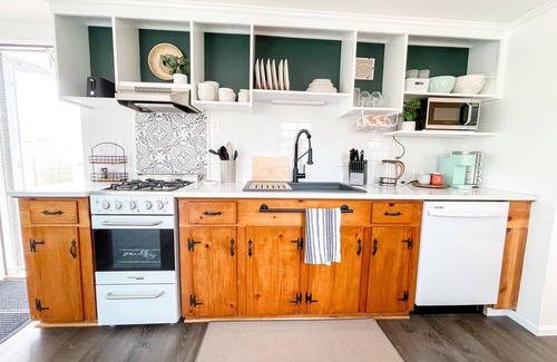 South Yarmouth Cottage | Pet Friendly Cape Cod Cottage Near Beaches w/AC + Electric Vehicle Charging