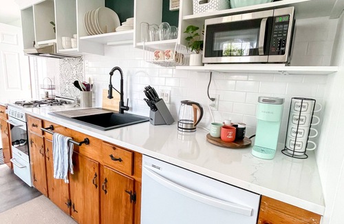 South Yarmouth Cottage | Pet Friendly Cape Cod Cottage Near Beaches w/AC + Electric Vehicle Charging