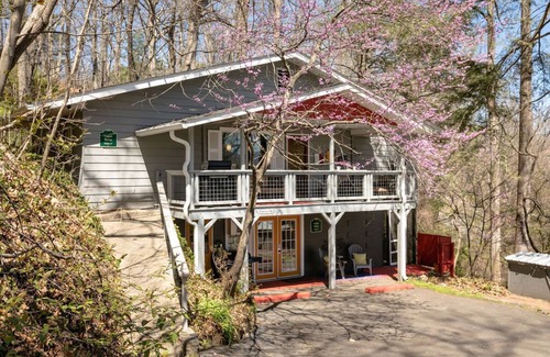 East End - Valley Street Ski Chalet | Pet Friendly Chalet, Tucked in the Trees and only three minutes from downtown!