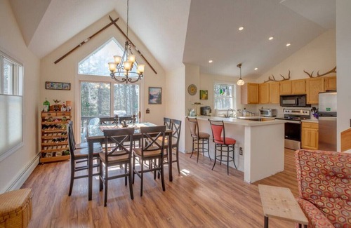 Lincoln House | Pet Friendly Condo w/Amenities