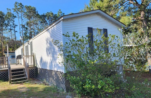 Shallotte House | Pet friendly, cozy getaway - 10 min to Holden Beach