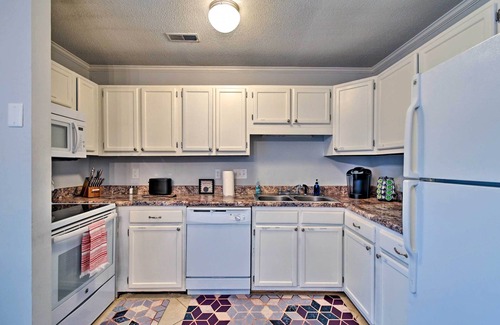 Fayetteville House | Pet-Friendly Fayetteville Escape w/Grill!