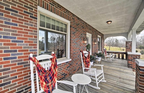 Floyd House | Pet-Friendly Floyd House with Porch - In Town!