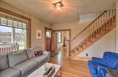 Floyd House | Pet-Friendly Floyd House with Porch - In Town!