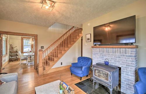 Floyd House | Pet-Friendly Floyd House with Porch - In Town!