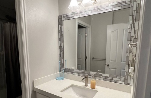 Herriman House | Pet friendly fully fenced backyard long term stay