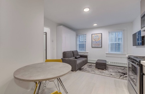 Downtown Vancouver Apartment | Pet Friendly Furnished Studio@1425 Haro