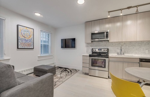 Downtown Vancouver Apartment | Pet Friendly Furnished Studio@1425 Haro