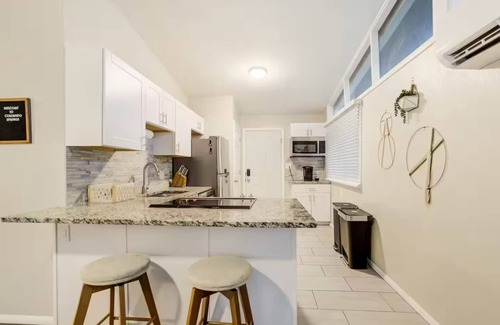 Broadmoor House | Pet-friendly Getaway near Cheyenne Cañon&Ivy wild