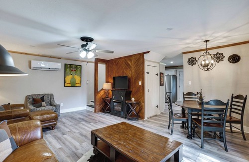 Granbury House | Pet-Friendly Granbury Home w/Yard, Near Downtown!