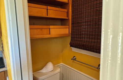 Diamond Head - Kapahulu - St. Louis Apartment | Pet Friendly Guesthouse + Parking
