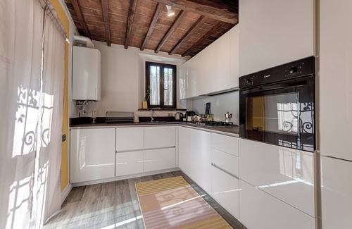 Greve in Chianti House | Pet-friendly Holiday Home 'Poggio Al Mandorlo' with Garden, Whirlpool & Wi-Fi