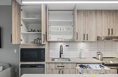 Navy Yard Hotel | Pet-Friendly Haven | Kitchen & Rooftop Views | Perfect for Extended Stays