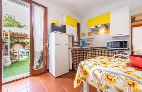Calasetta House | Pet-Friendly Holiday Home 'Casa Leo' with Sea View, Garden & A/C