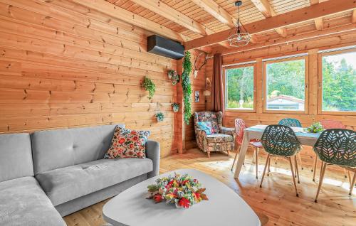 Bourbourg House | Pet Friendly Home In Bourbourg With Lake View