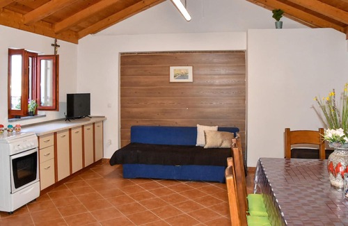 Nin House | Pet friendly home in Nin with kitchen