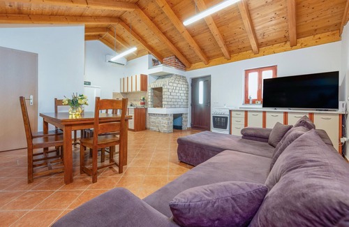 Nin House | Pet friendly home in Nin with kitchen