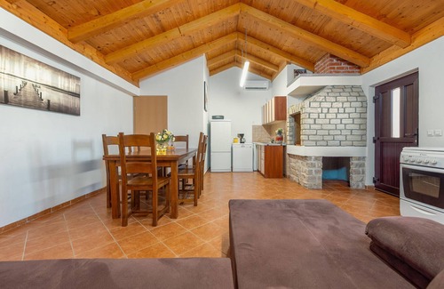 Nin House | Pet friendly home in Nin with kitchen