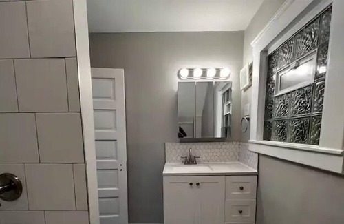 Old Brooklyn House | *Pet Friendly home, near Zoo*