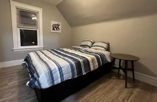 Old Brooklyn House | *Pet Friendly home, near Zoo*