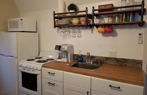 Warsaw Cabin | Pet friendly, King bed -2 miles from Highway 65