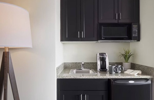 Capitol Hill Hotel | Pet Friendly King Stay! Gym Access | Near Museums & Cultural Landmarks